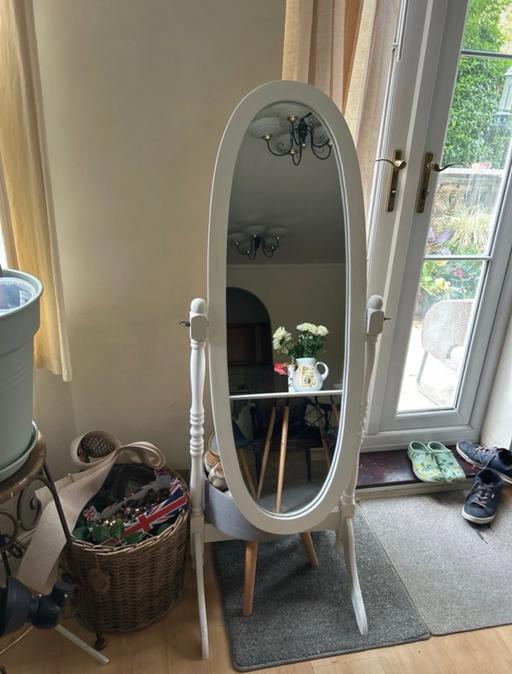  — Charming mirror