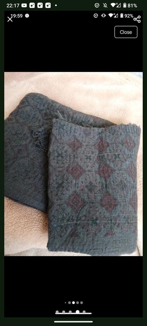  — Scarf one size