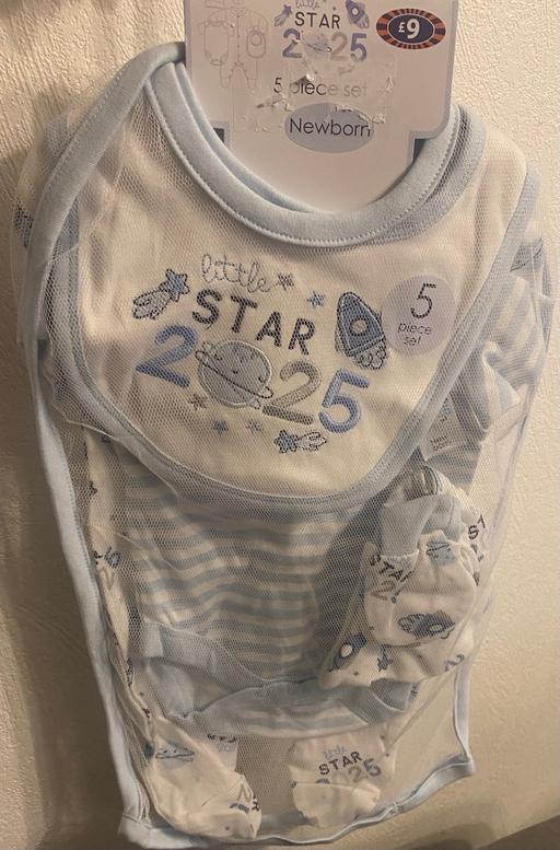  — Newborn babygrow set born 2025