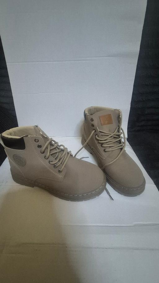  — classes round ankle boots