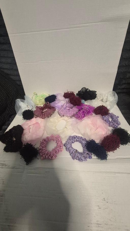  — hair bobbles