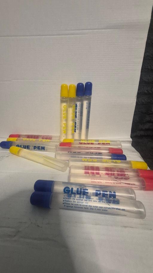  — glue pens