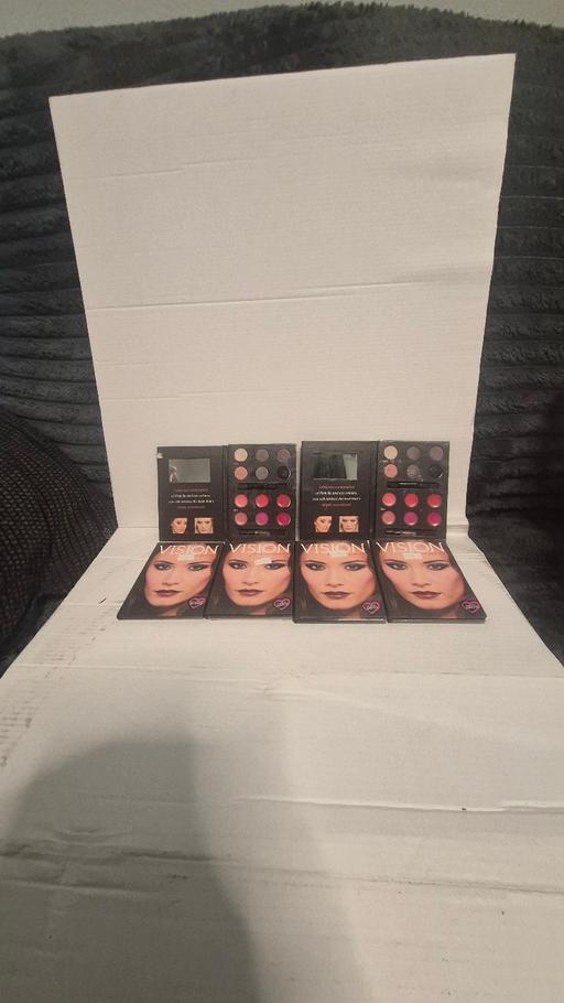  — vision lip and eye palette