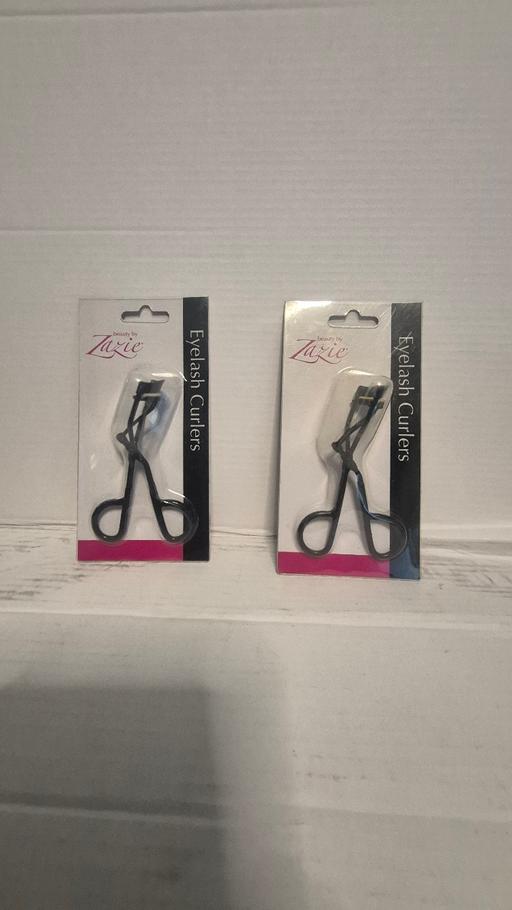  — eyelash curlers