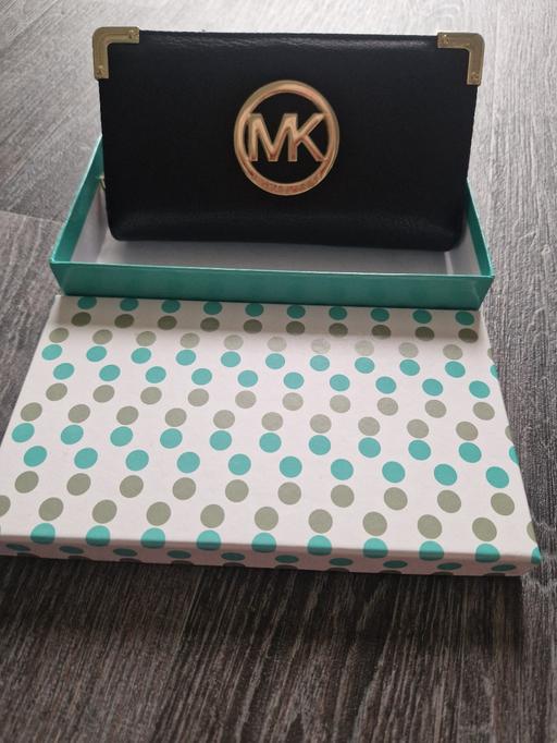  — New Large black MK purse in box