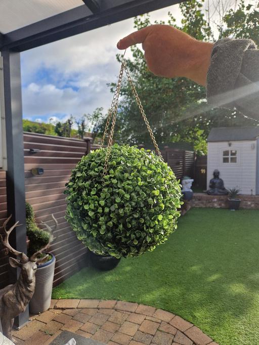  — Hanging artificial ball
