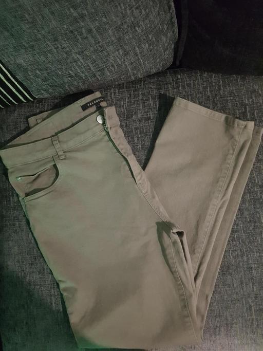  — Men's khaki jeans: 38W