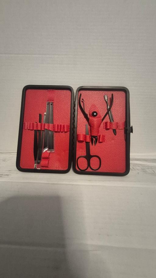  — manicure set