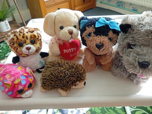  — £2 soft toys lot