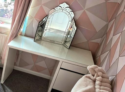  — dressing table and mirror