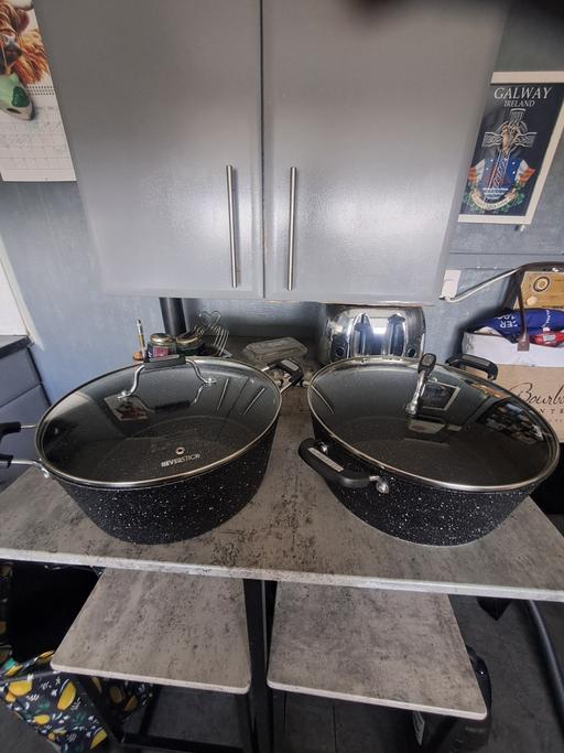  — 2 very big pots,scoville,neverstick