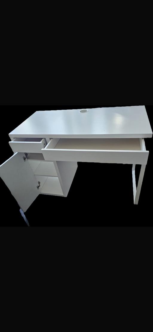 — Desk
