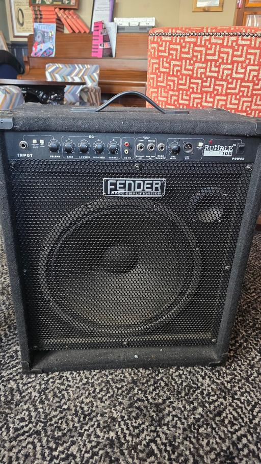  — Fender Rumble 100 bass combo amplifier