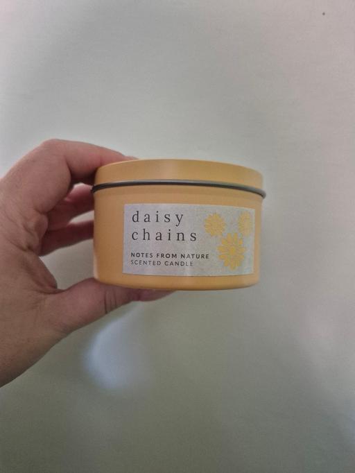  — new Daisy Chains Scented Tin Candle