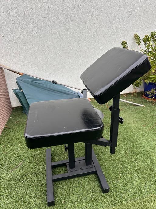  — Adjustable tattoo chair