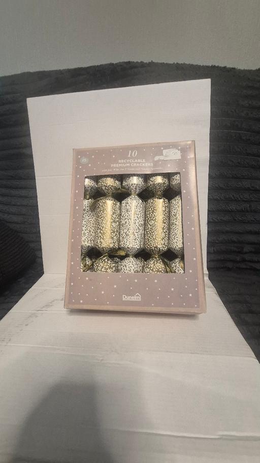  — Christmas crackers