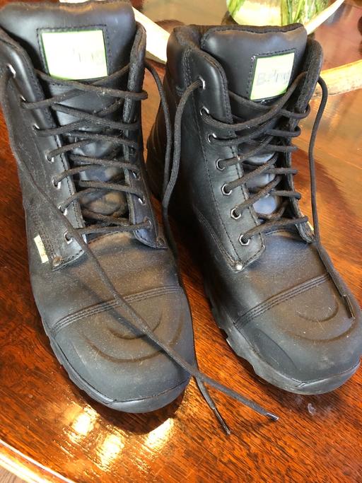  — Steel toe cap safety boots