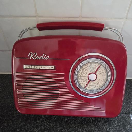  — RECTRO RADIO BISCUIT TIN