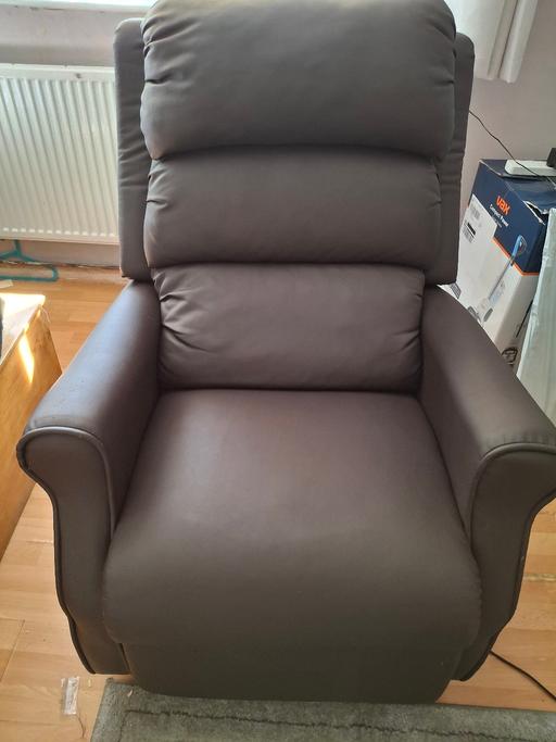  — electric rise and recliner chair