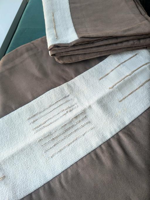  — Set of 4 large cushion cases