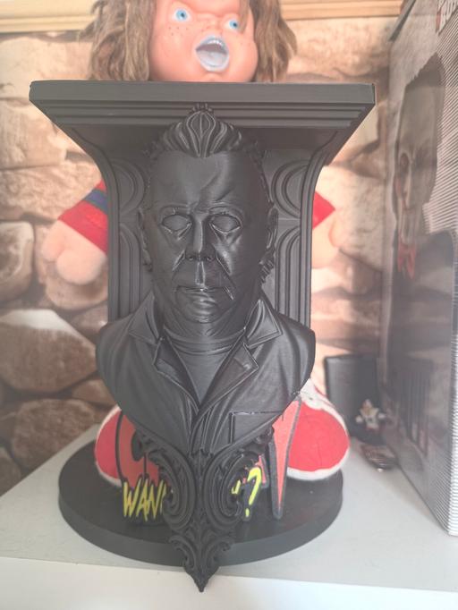  — Michael myers shelf