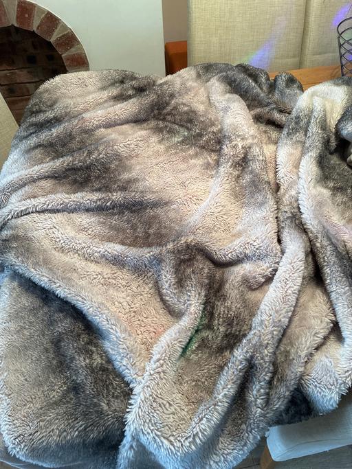  — Winter Throw