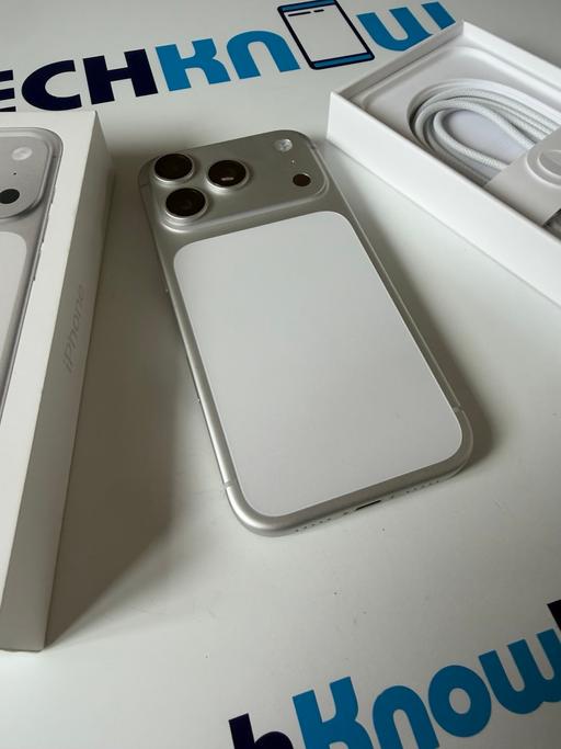  — Apple iPhone 17 Pro 256GB unlocked Silver