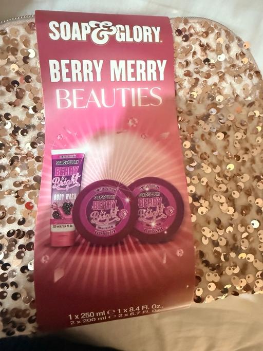  — Soap & Glory Berry Merry Beauties