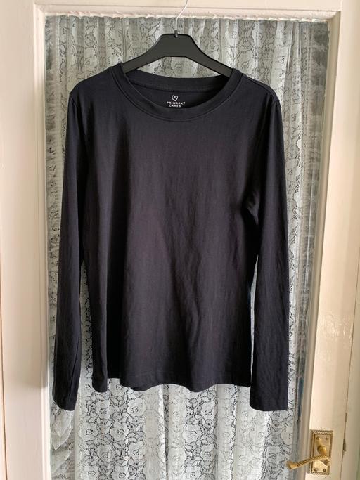  — Ladies long sleeve top