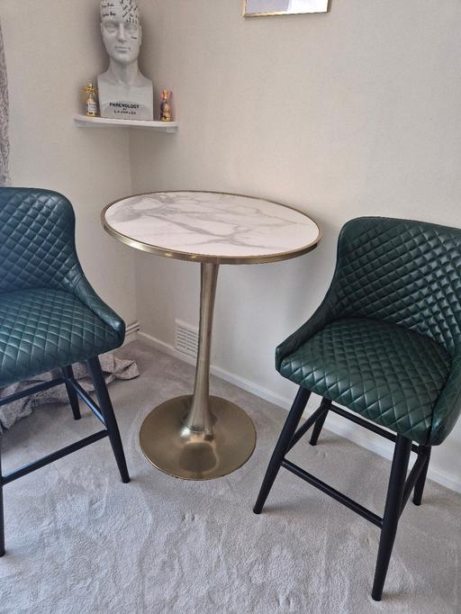  — Bar table and chairs