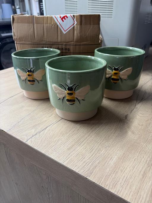  — X3 ceramic garden planters