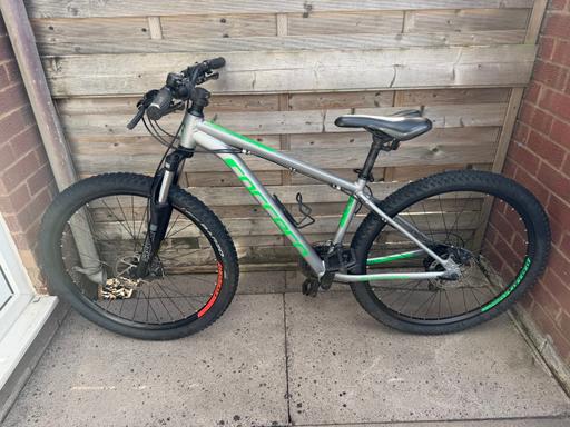  — Carrera Hustle 16” Frame 27.5” Wheels Silver