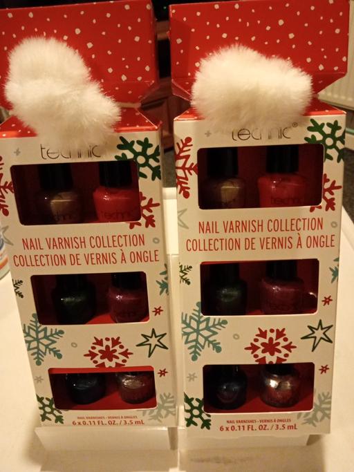  — 2 brand new NAIL VARNISH GIFT SETS