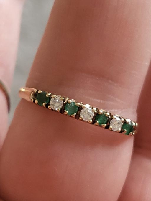  — like new 9ct gold eternity ring