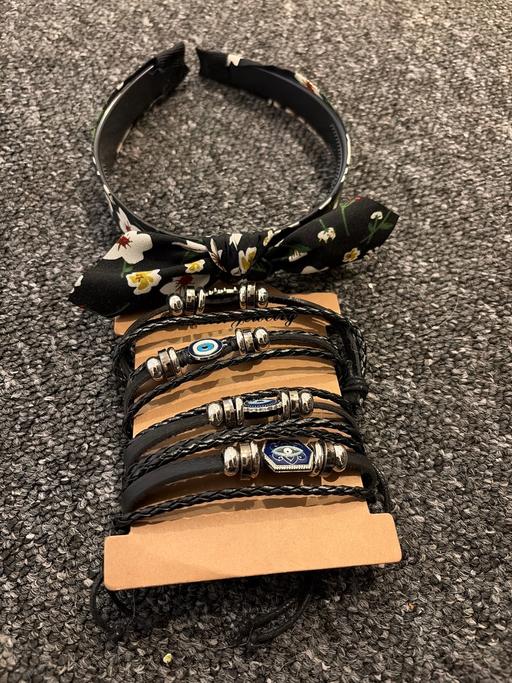  — Hair band & bracelets