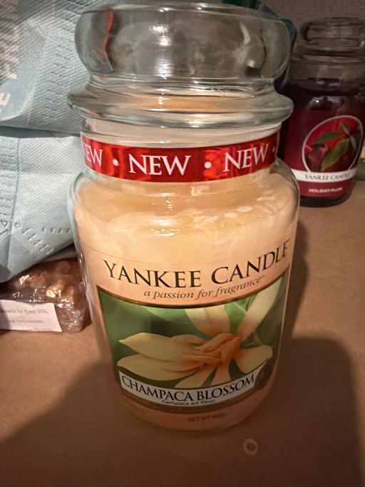  — Large Yankee candle
