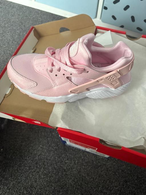  — Nike trainers