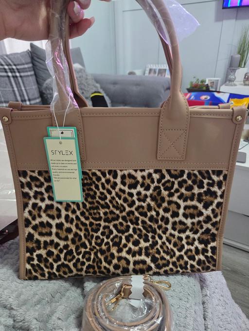  — hand bag