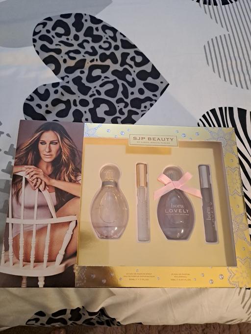  — large perfumes set