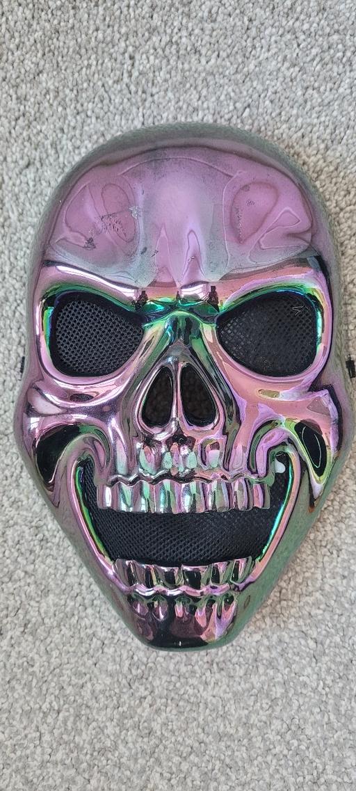  — Iridescent Halloween mask