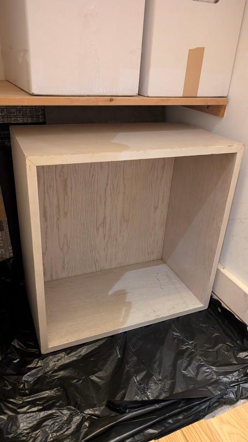  — White oak-effect bedside table or cube shelf