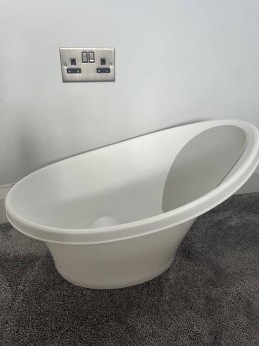  — Shnuggle baby bath tub