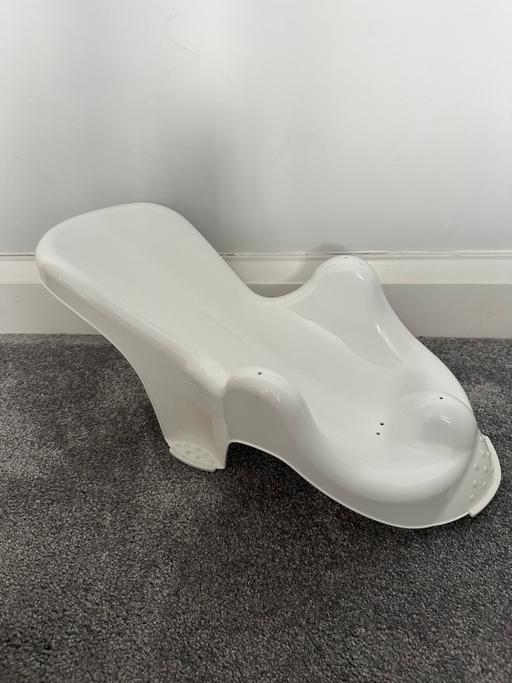  — Baby bath seat