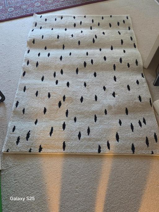  — Cream & Black Patterned Rug – 120 × 170 cm