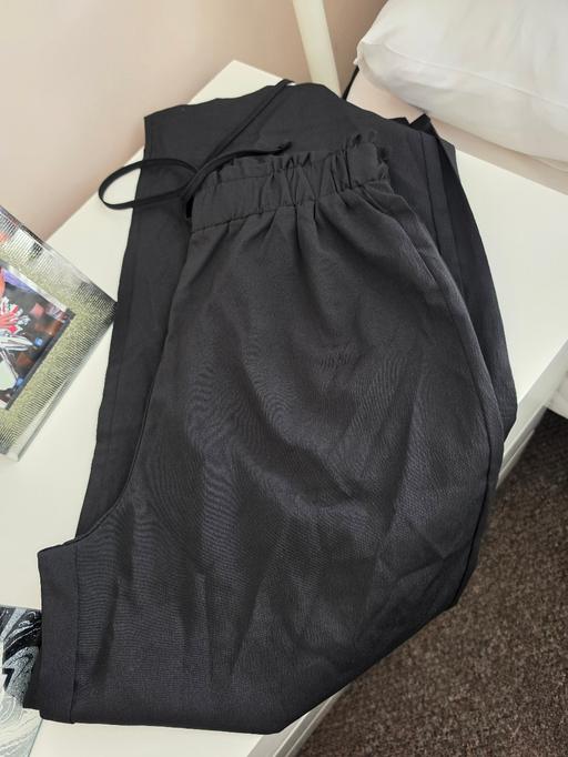  — new no tags ladies trousers blk size M