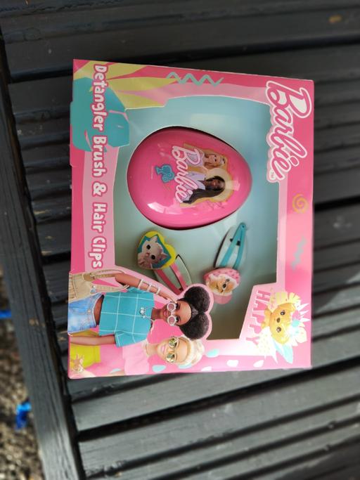  — barbie detangler brush and 2 hair clips