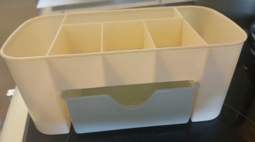  — makeup storage)