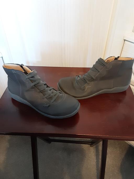  — Ladies Boots