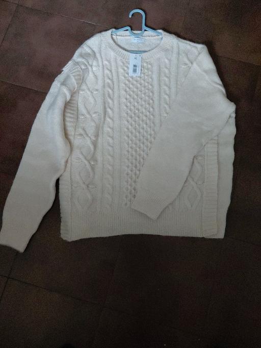  — Ivory crew neck Jumper