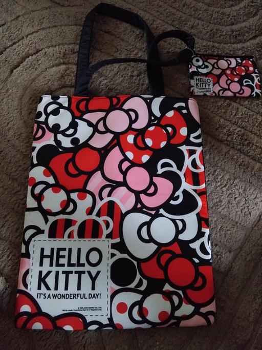  — hello kitty tote bag and purse